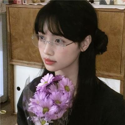 双眼凝视